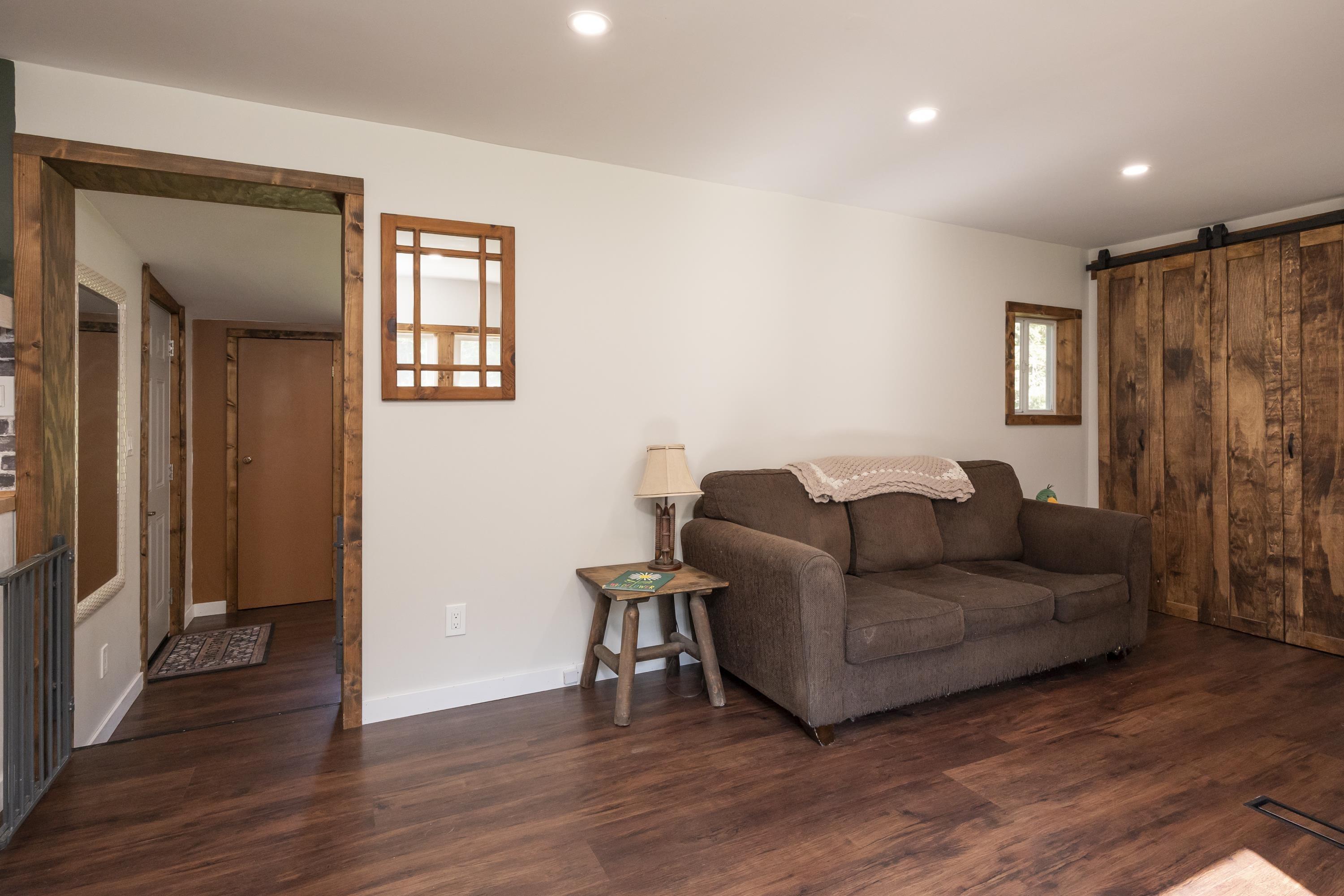 20 Union School Road S, Neebing, ON - Indoor Photo Showing Living Room