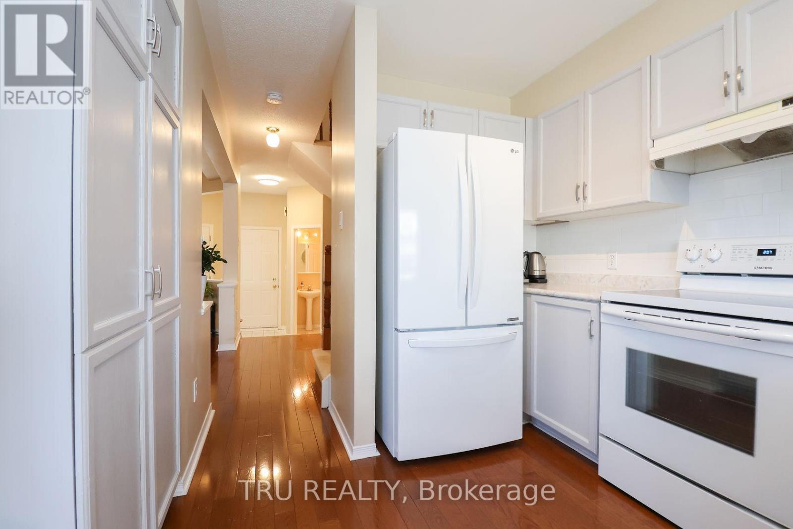 186 Daventry Crescent, Ottawa, ON - Indoor Photo Showing Kitchen