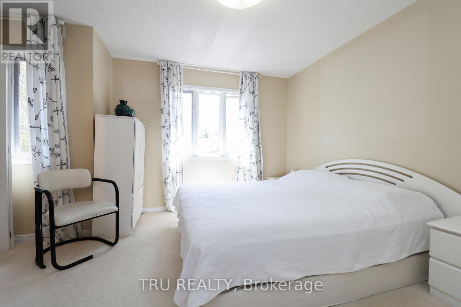 186 Daventry Crescent, Ottawa, ON - Indoor Photo Showing Bedroom