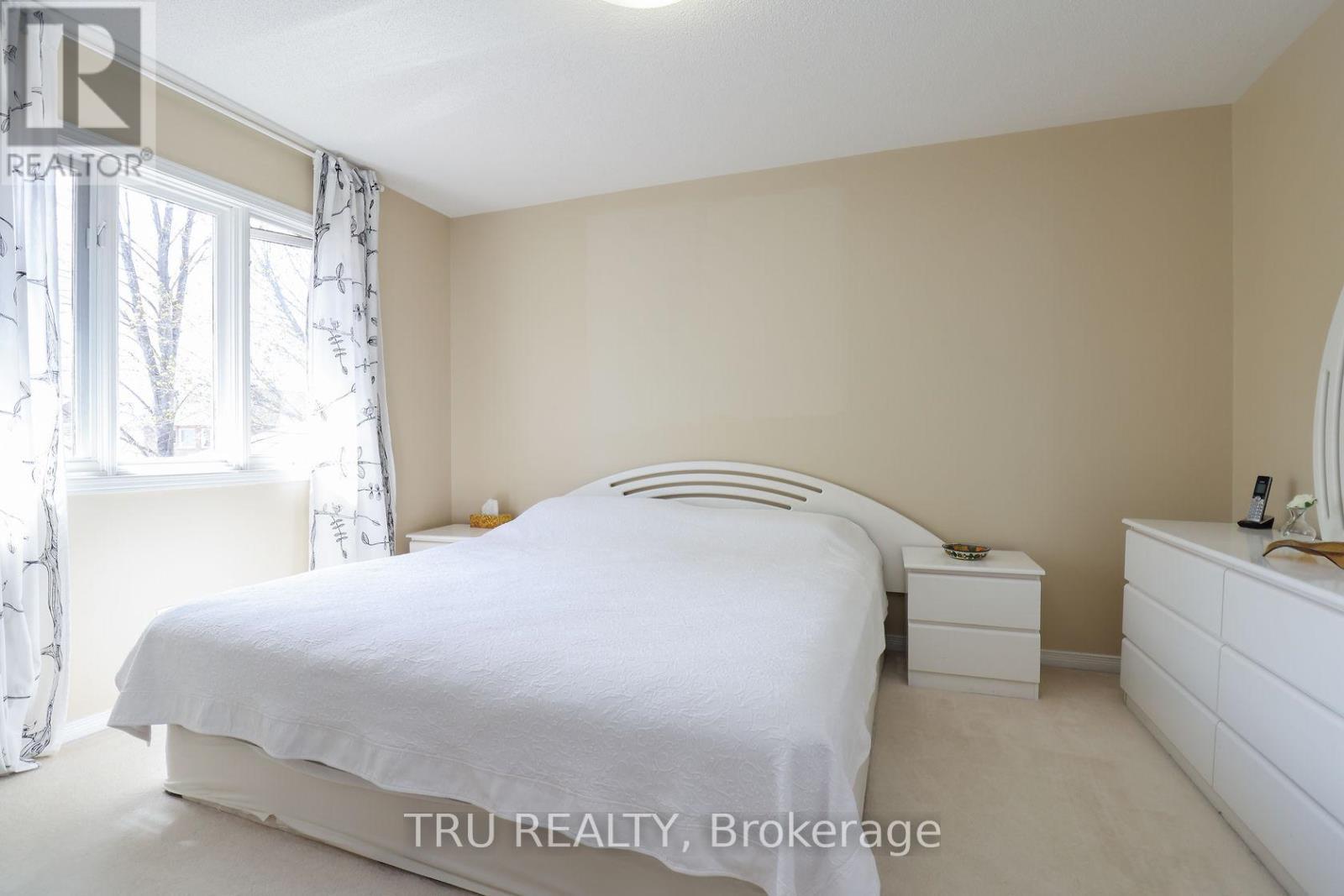 186 Daventry Crescent, Ottawa, ON - Indoor Photo Showing Bedroom
