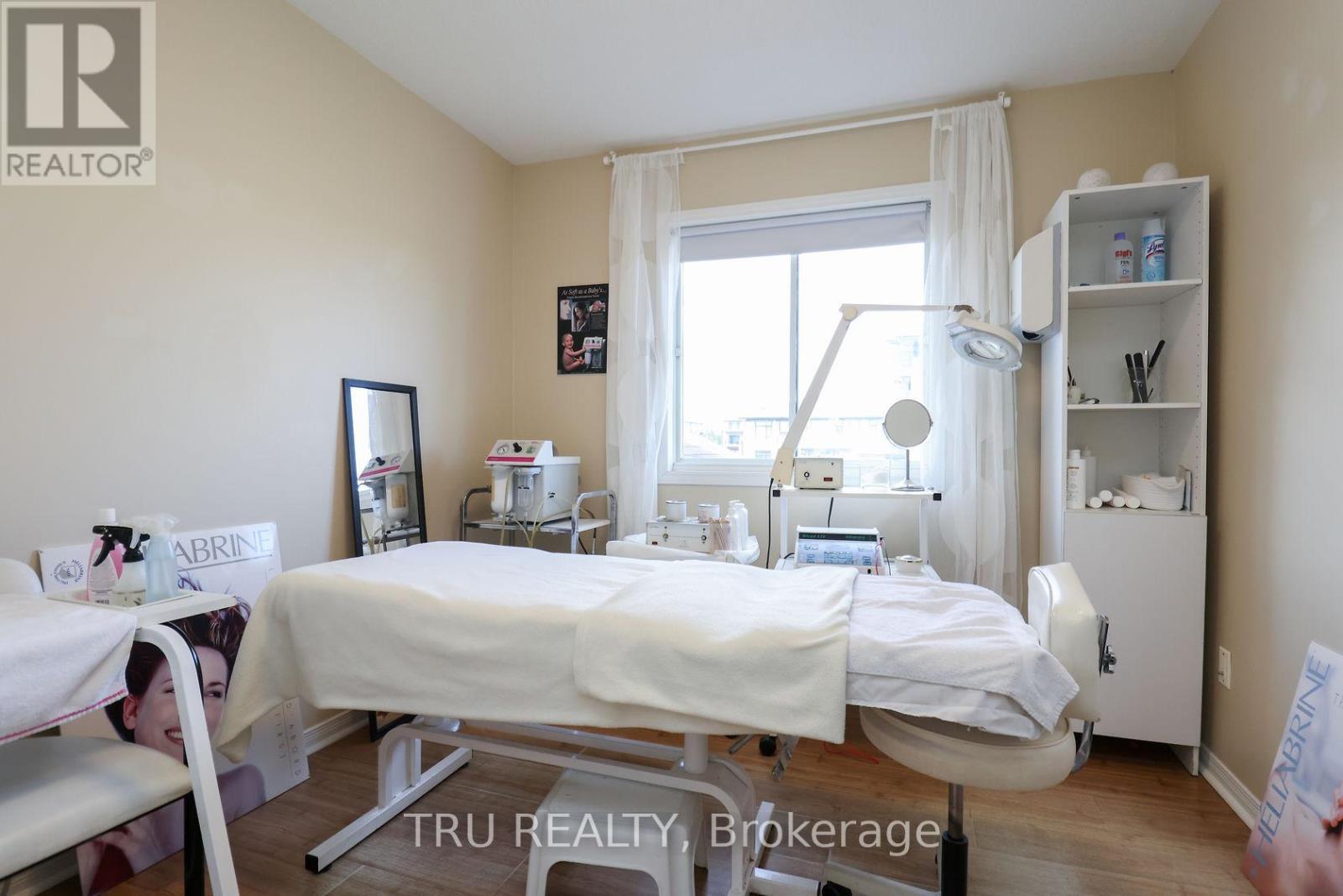 186 Daventry Crescent, Ottawa, ON - Indoor Photo Showing Bedroom