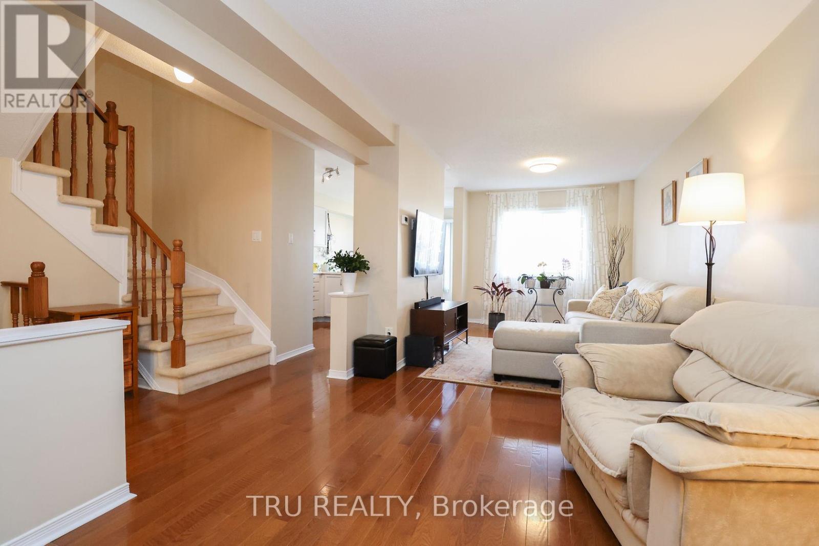186 Daventry Crescent, Ottawa, ON - Indoor Photo Showing Living Room