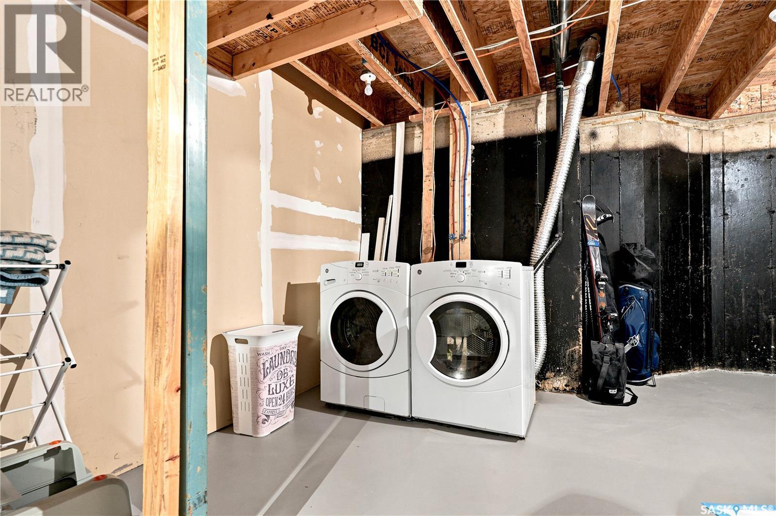 163 135 Ashworth Crescent, Saskatoon, SK - Indoor Photo Showing Laundry Room