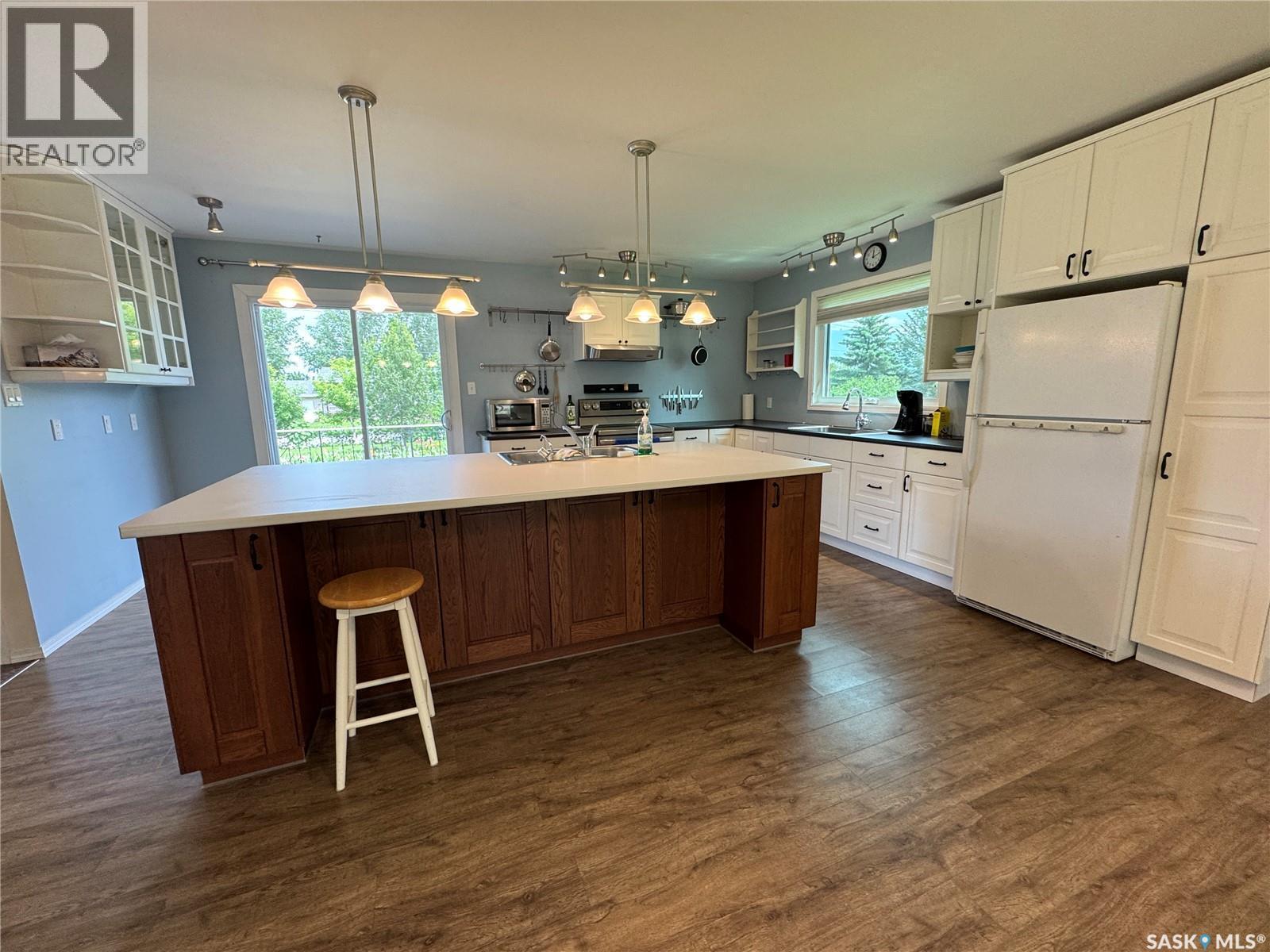 207 3Rd Avenue E, Scott, SK - Indoor Photo Showing Kitchen