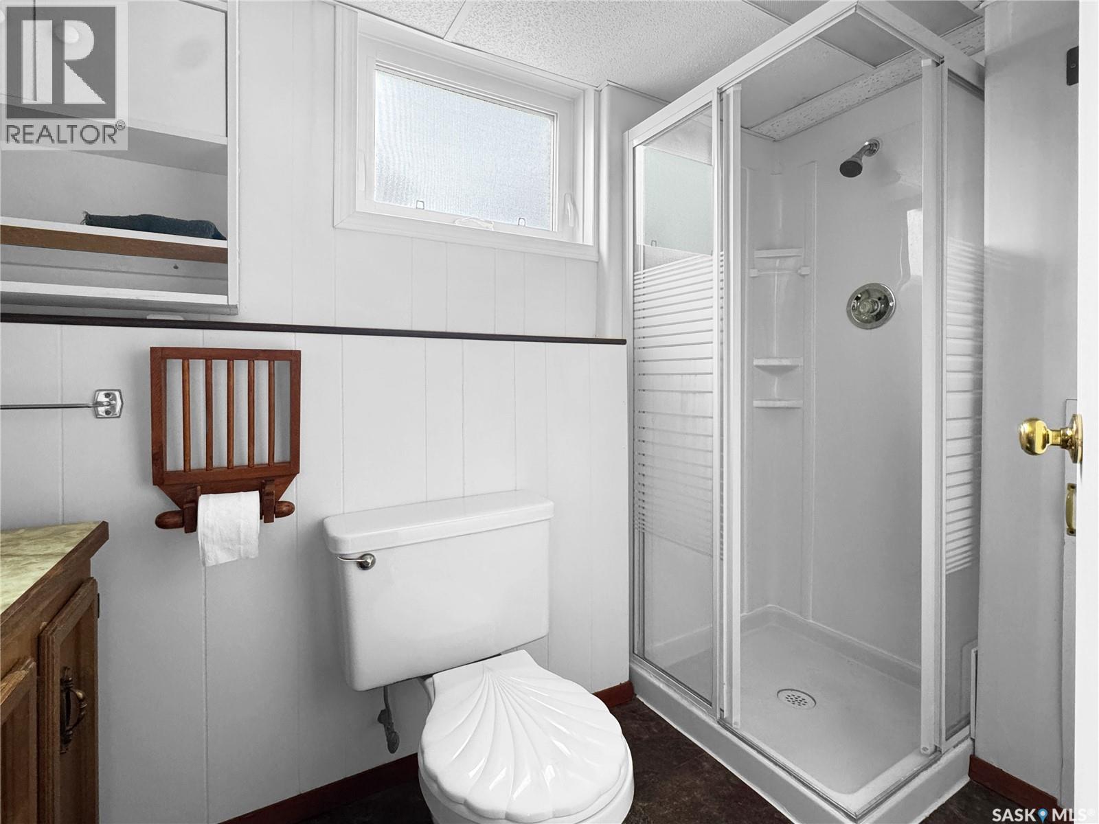 207 3Rd Avenue E, Scott, SK - Indoor Photo Showing Bathroom