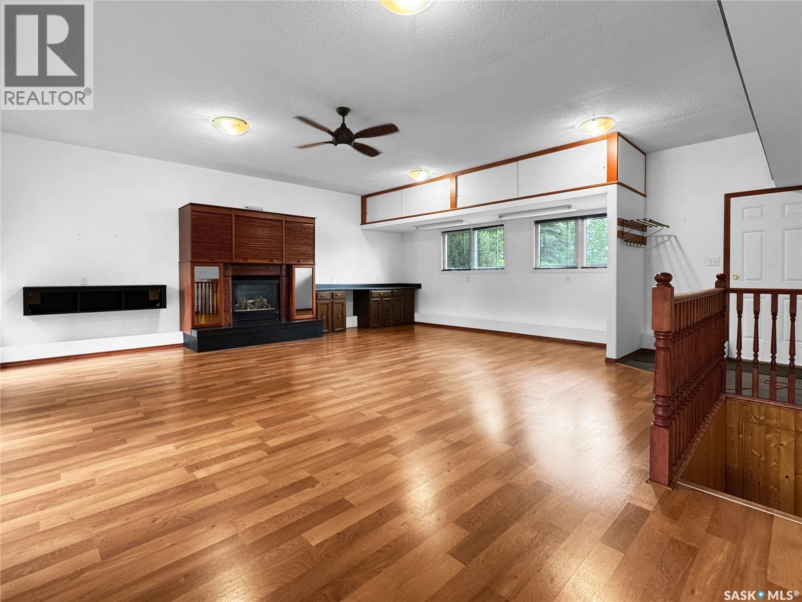 207 3Rd Avenue E, Scott, SK - Indoor With Fireplace