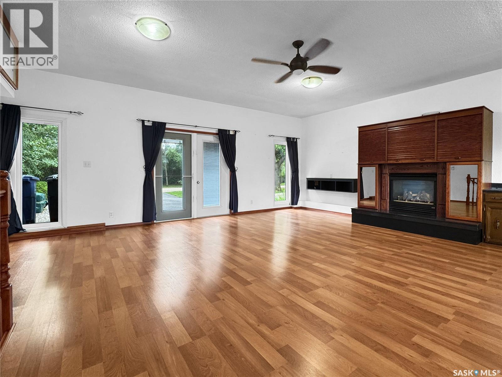 207 3Rd Avenue E, Scott, SK - Indoor Photo Showing Living Room With Fireplace