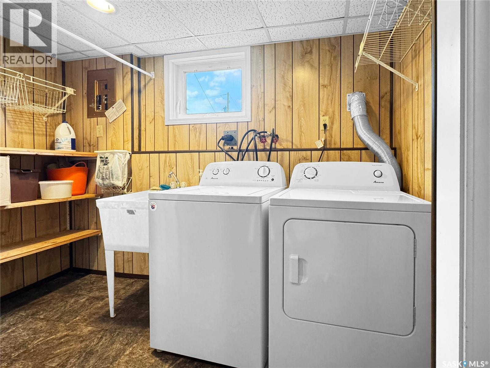 207 3Rd Avenue E, Scott, SK - Indoor Photo Showing Laundry Room