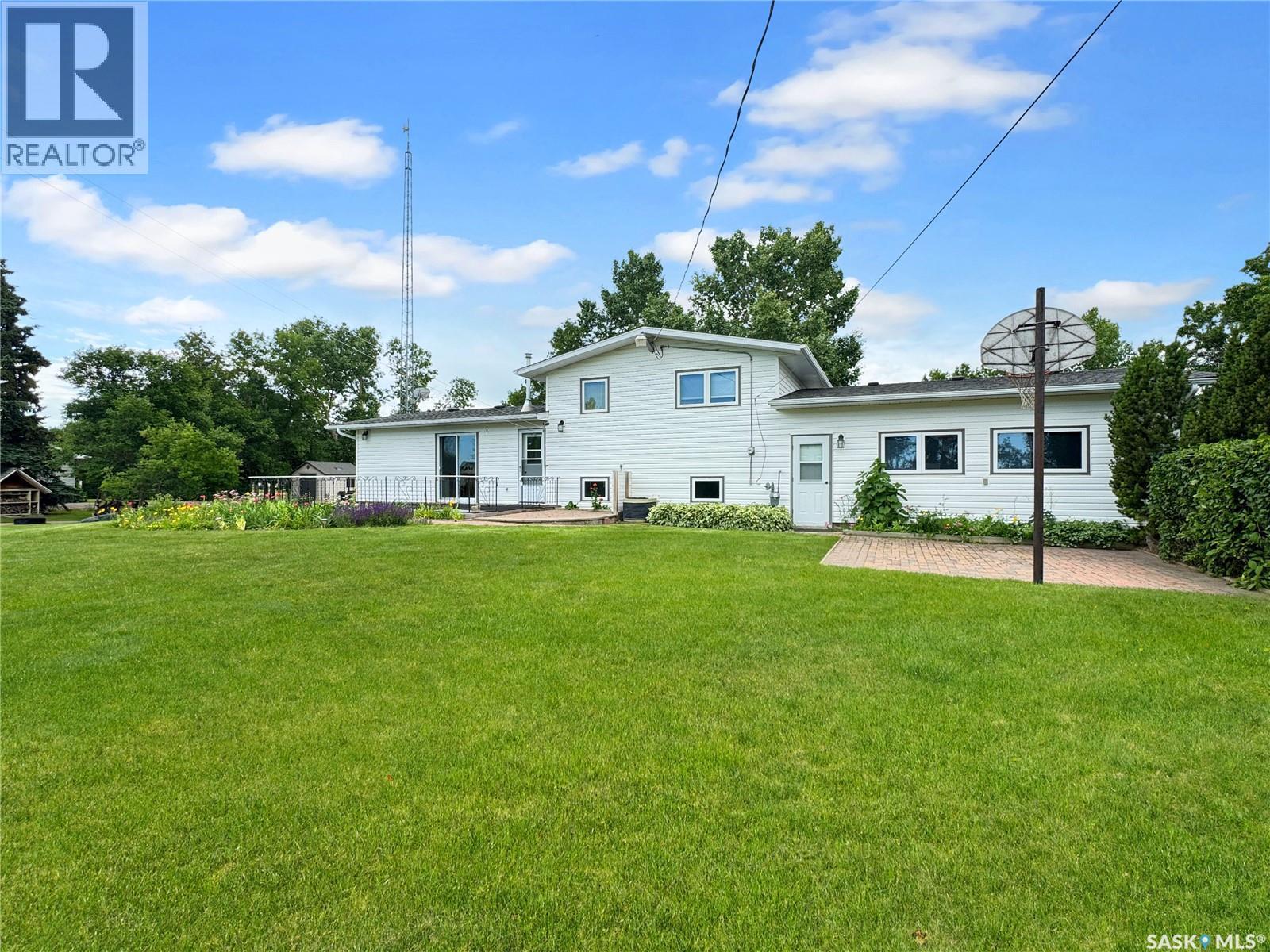 207 3Rd Avenue E, Scott, SK - Outdoor