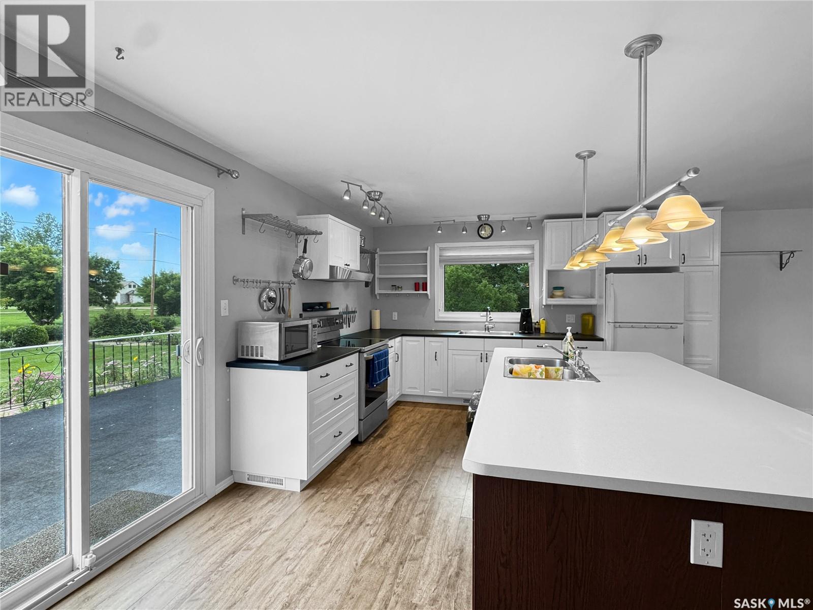 207 3Rd Avenue E, Scott, SK - Indoor Photo Showing Kitchen With Double Sink