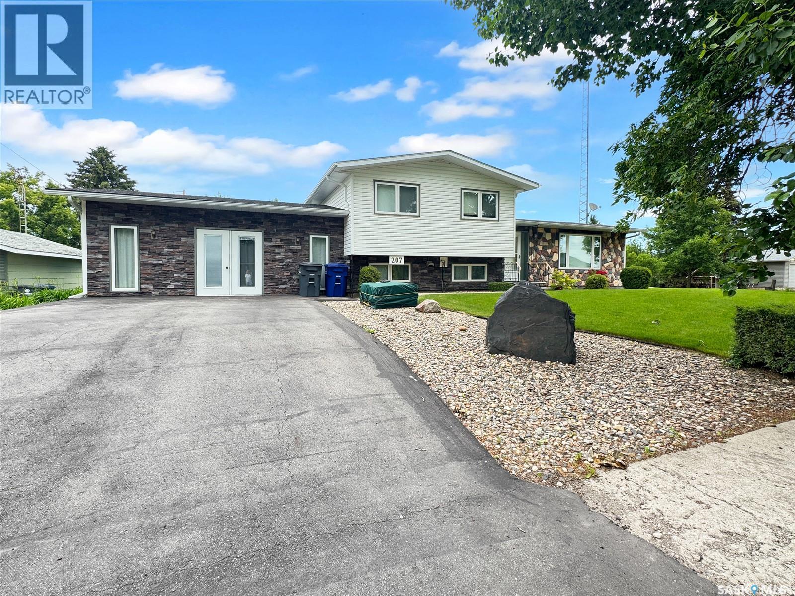 207 3Rd Avenue E, Scott, SK - Outdoor With Facade