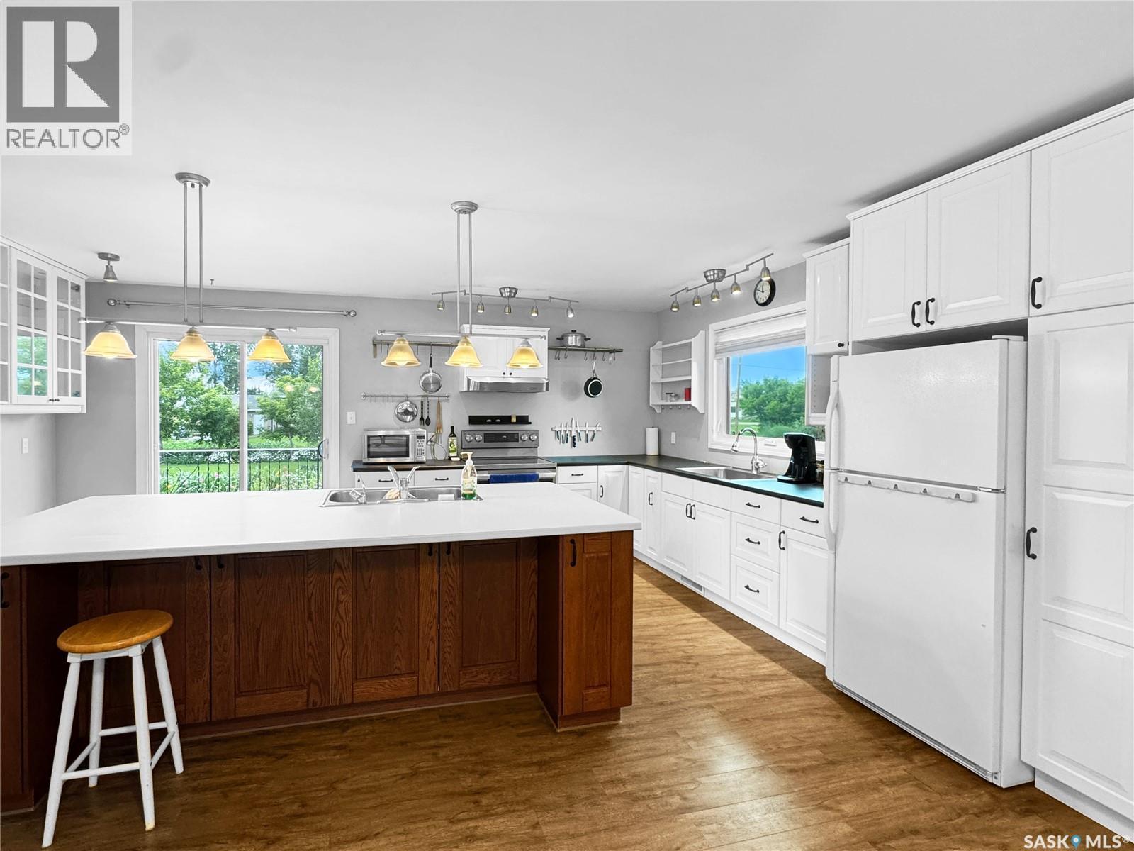 207 3Rd Avenue E, Scott, SK - Indoor Photo Showing Kitchen