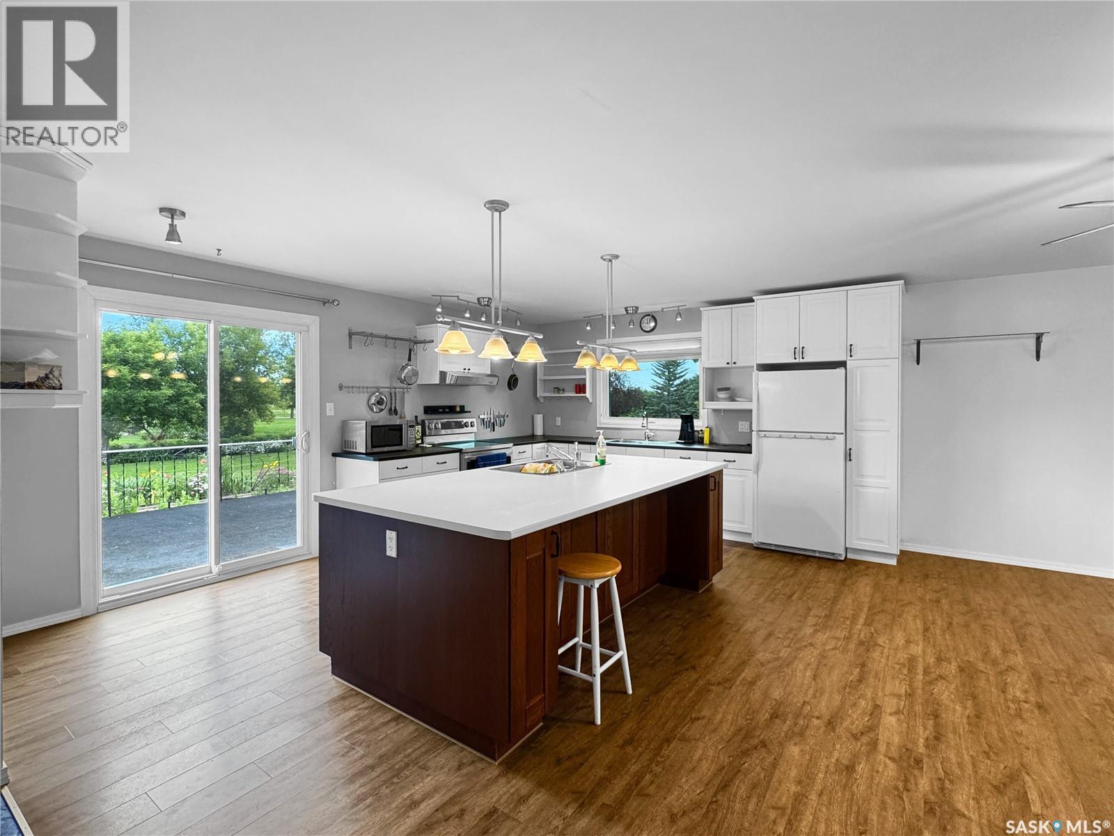 207 3Rd Avenue E, Scott, SK - Indoor Photo Showing Kitchen