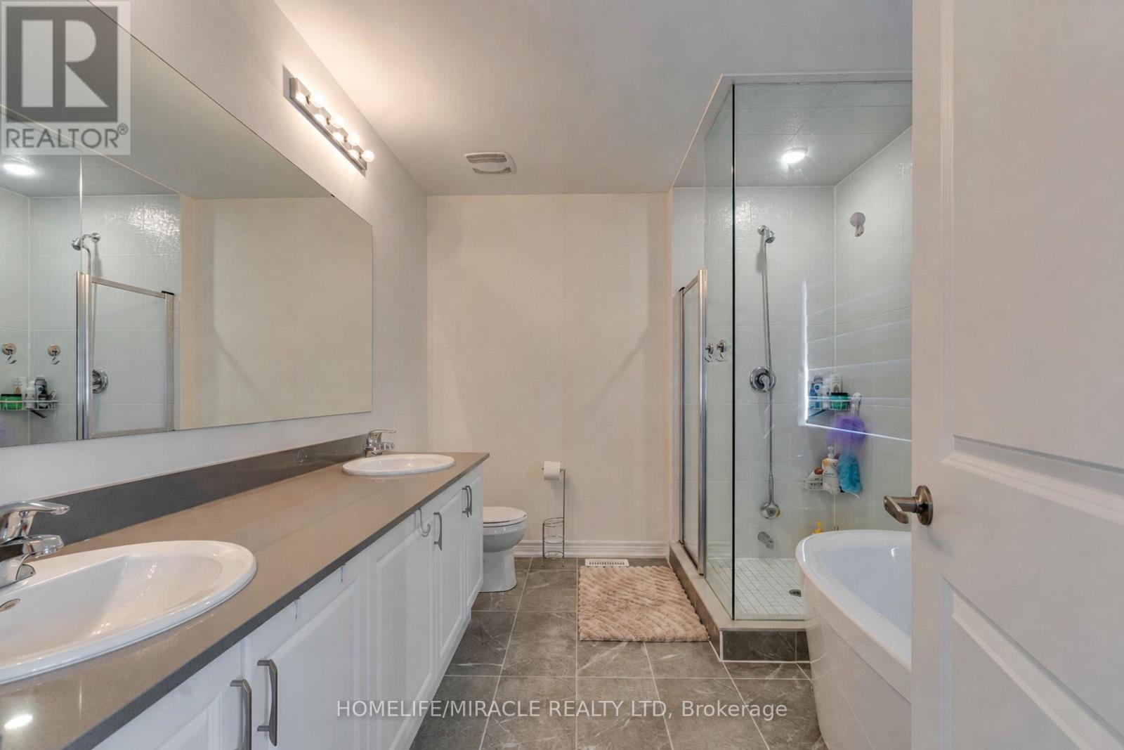 1429 Davis Loop, Innisfil, ON - Indoor Photo Showing Bathroom