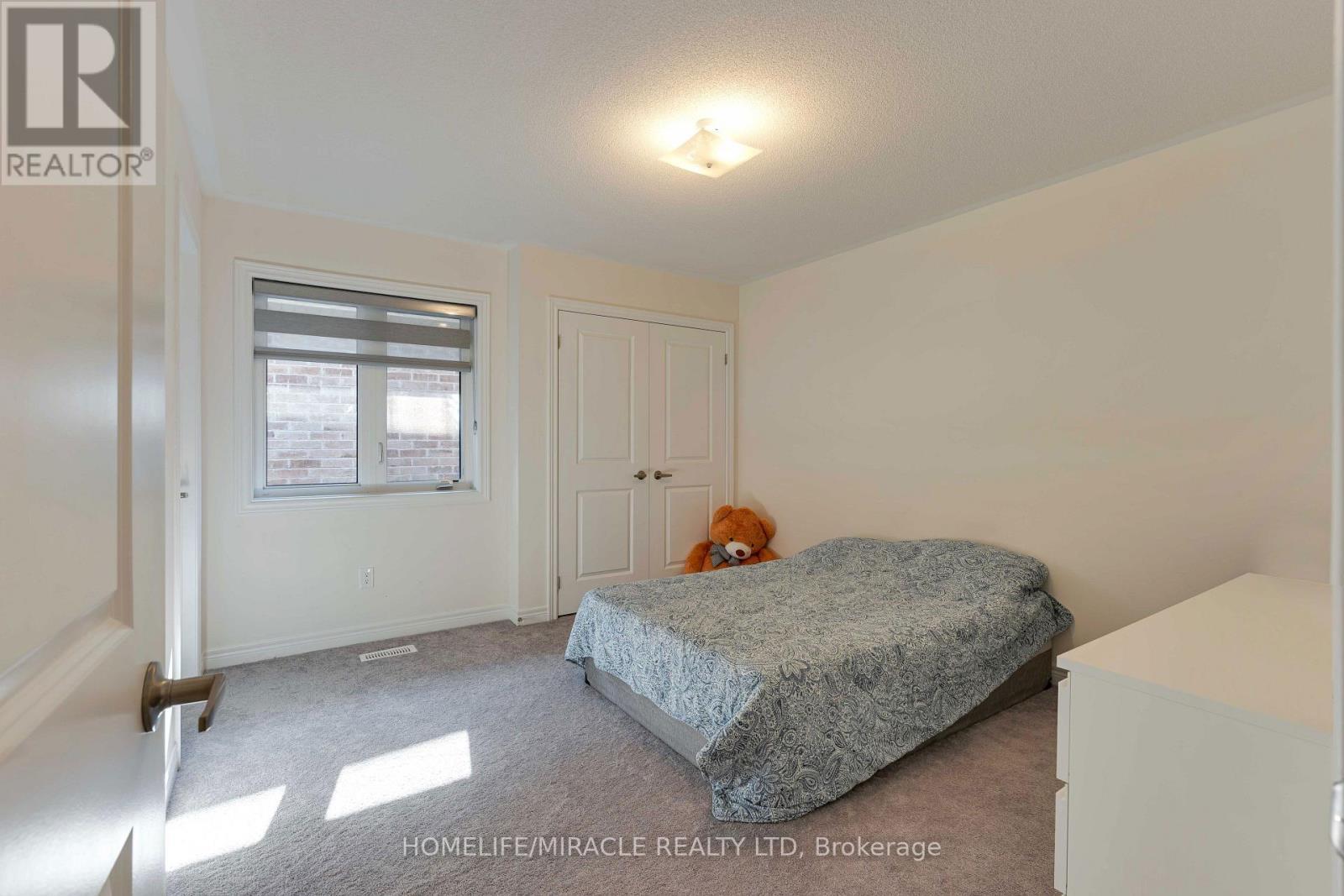 1429 Davis Loop, Innisfil, ON - Indoor Photo Showing Bedroom