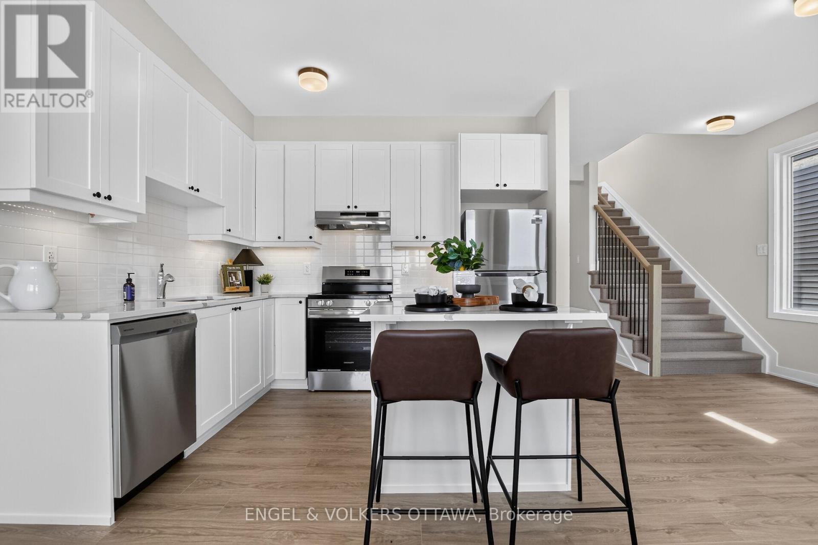 728 Haflinger Row, Ottawa, ON - Indoor Photo Showing Kitchen With Stainless Steel Kitchen With Upgraded Kitchen