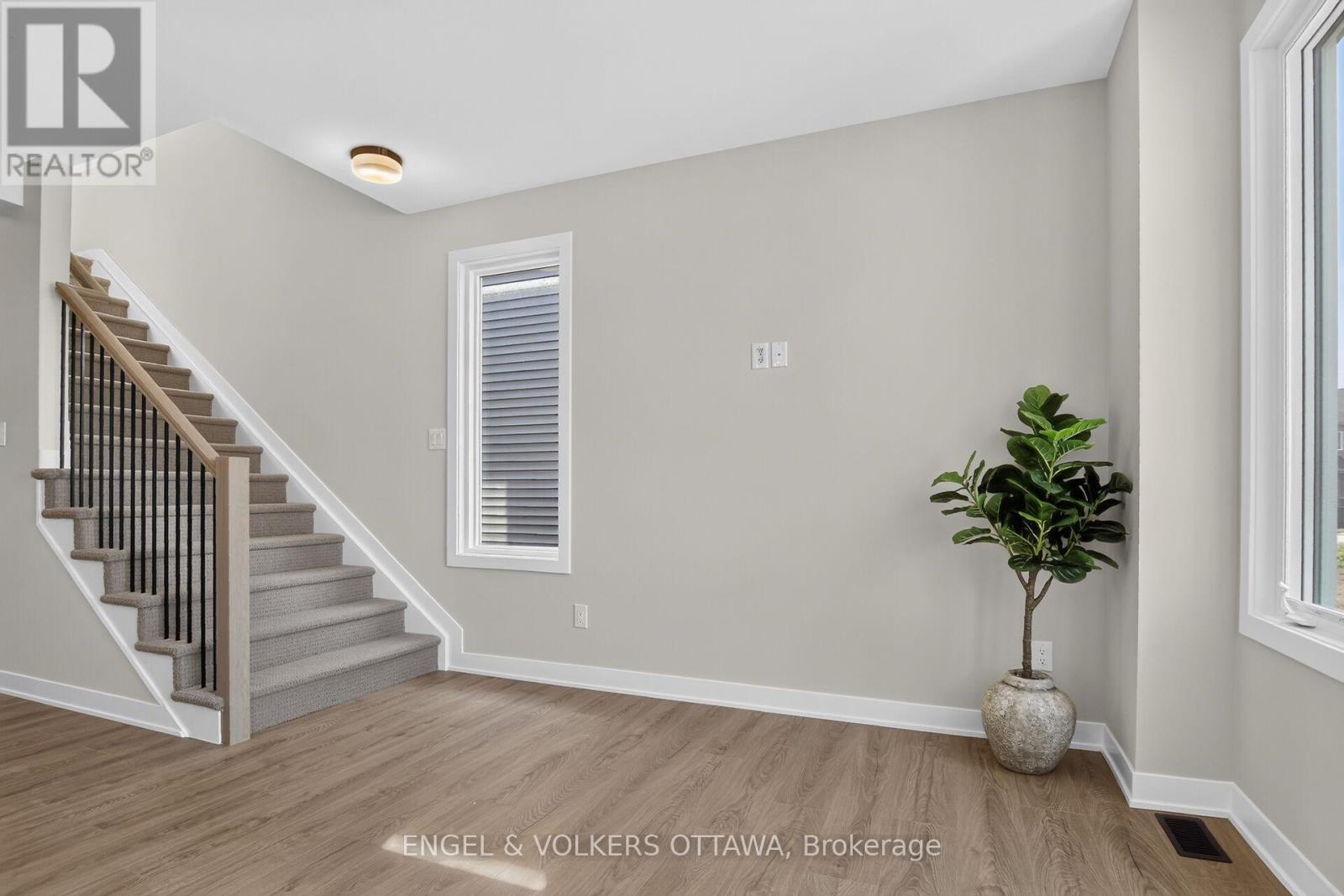 728 Haflinger Row, Ottawa, ON - Indoor Photo Showing Other Room