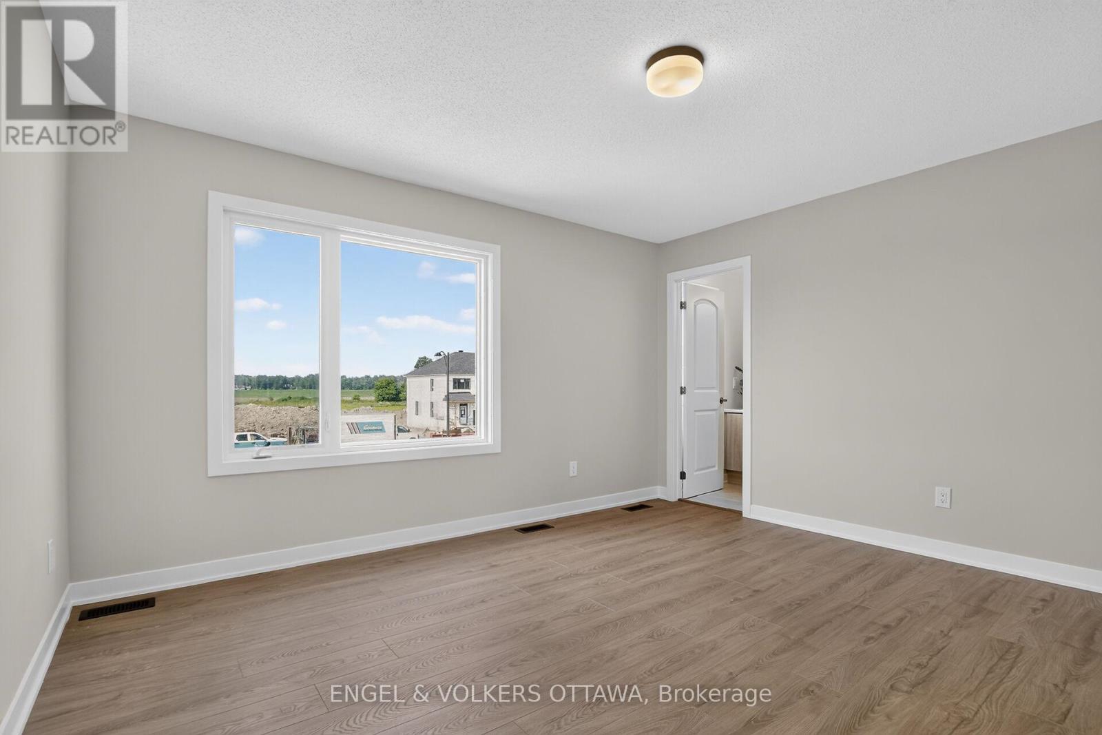 728 Haflinger Row, Ottawa, ON - Indoor Photo Showing Other Room