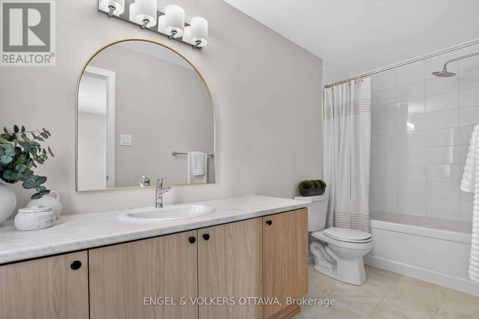 728 Haflinger Row, Ottawa, ON - Indoor Photo Showing Bathroom