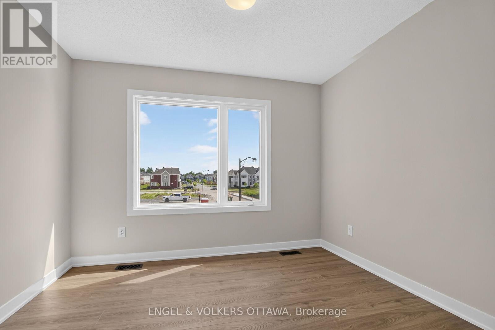 728 Haflinger Row, Ottawa, ON - Indoor Photo Showing Other Room