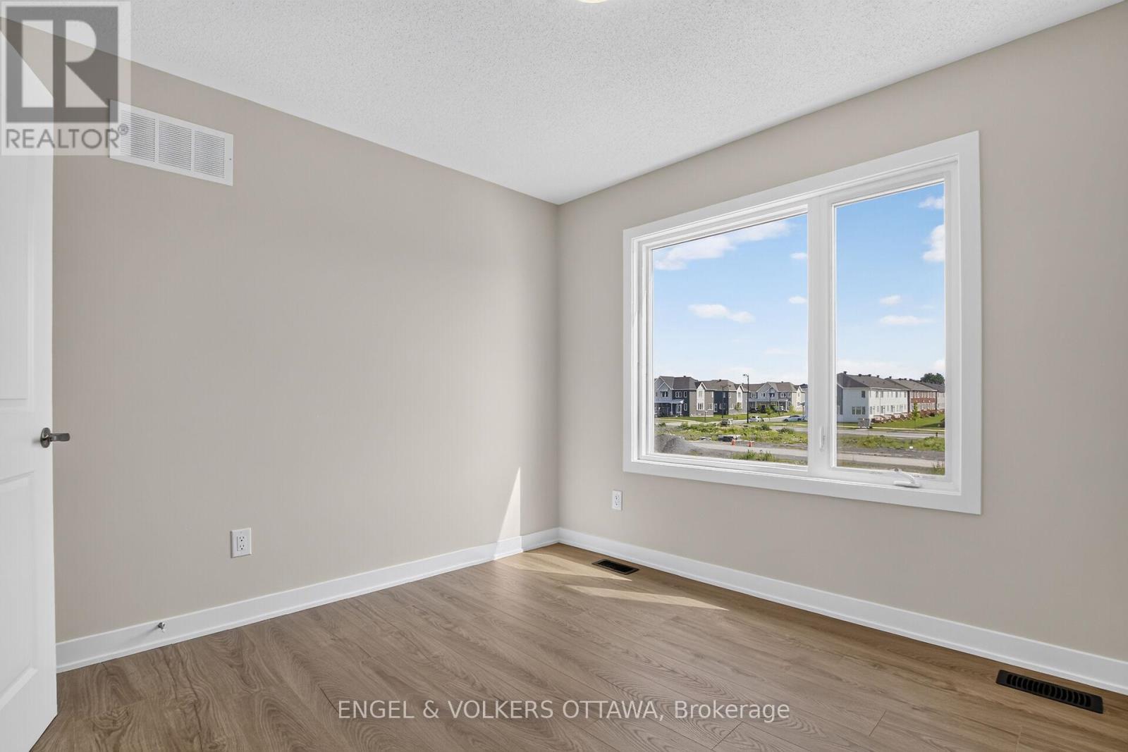 728 Haflinger Row, Ottawa, ON - Indoor Photo Showing Other Room