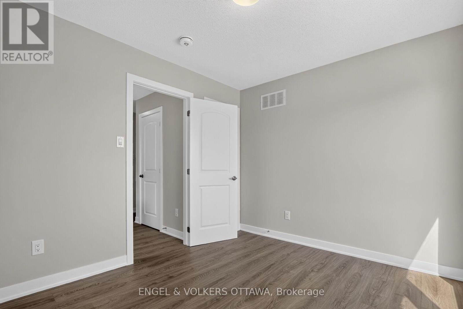 728 Haflinger Row, Ottawa, ON - Indoor Photo Showing Other Room