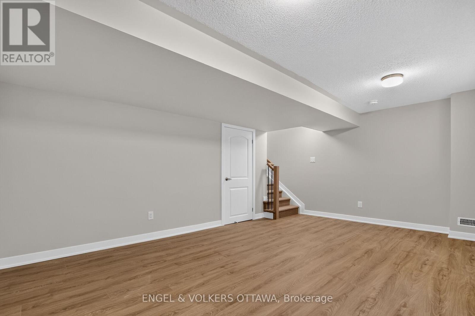 728 Haflinger Row, Ottawa, ON - Indoor Photo Showing Other Room