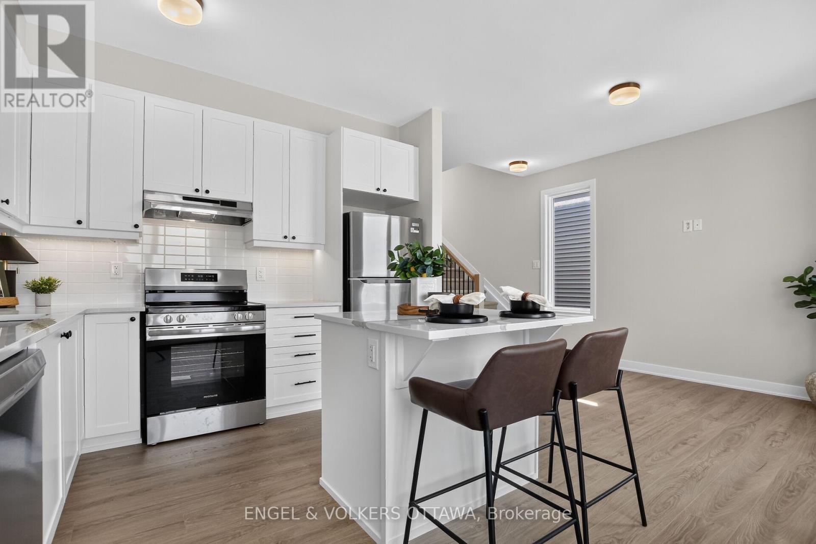 728 Haflinger Row, Ottawa, ON - Indoor Photo Showing Kitchen