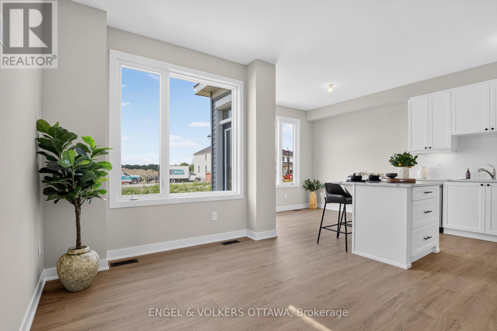 728 Haflinger Row, Ottawa, ON - Indoor