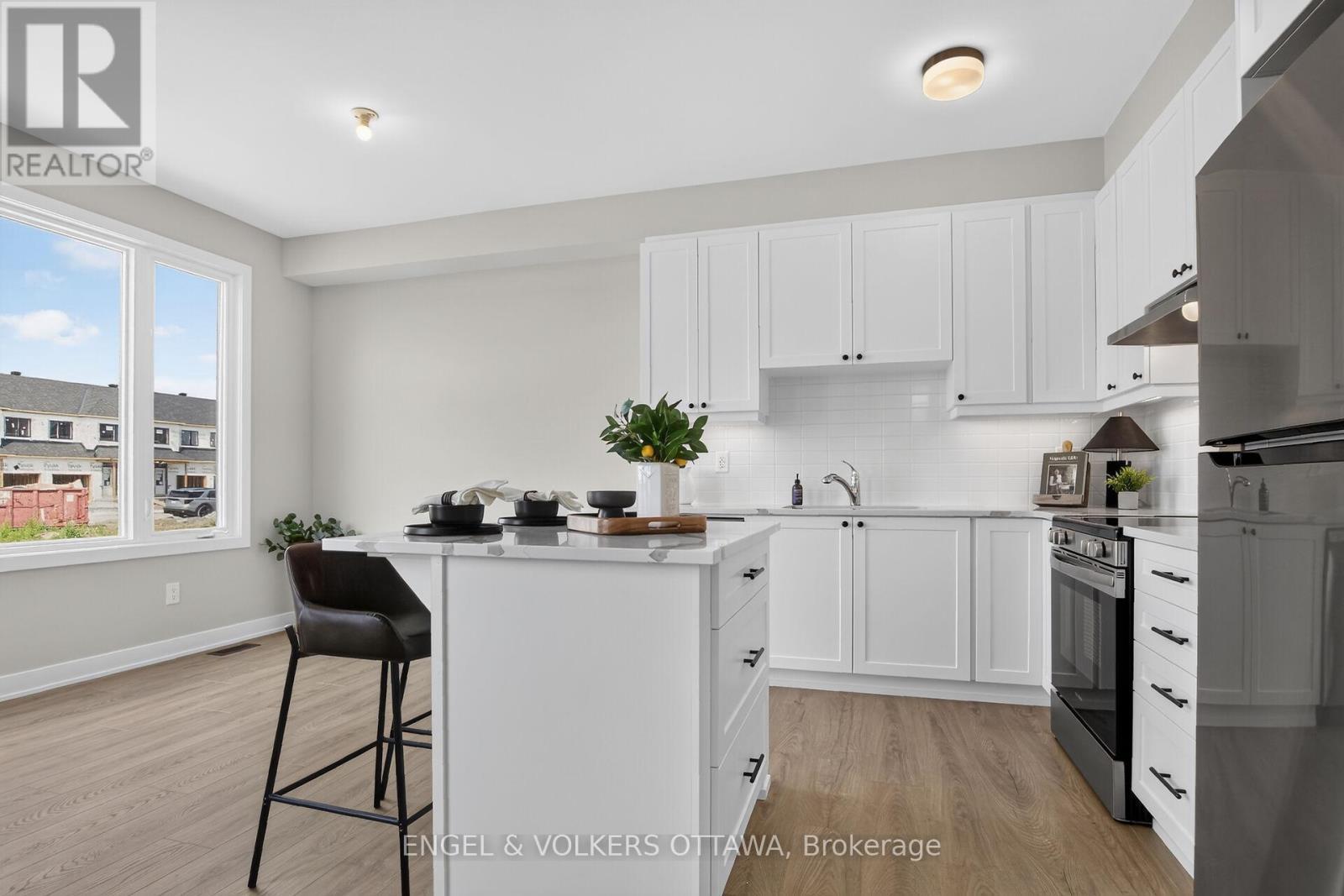 728 Haflinger Row, Ottawa, ON - Indoor Photo Showing Kitchen