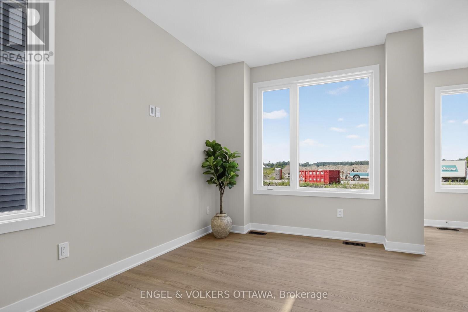 728 Haflinger Row, Ottawa, ON - Indoor Photo Showing Other Room