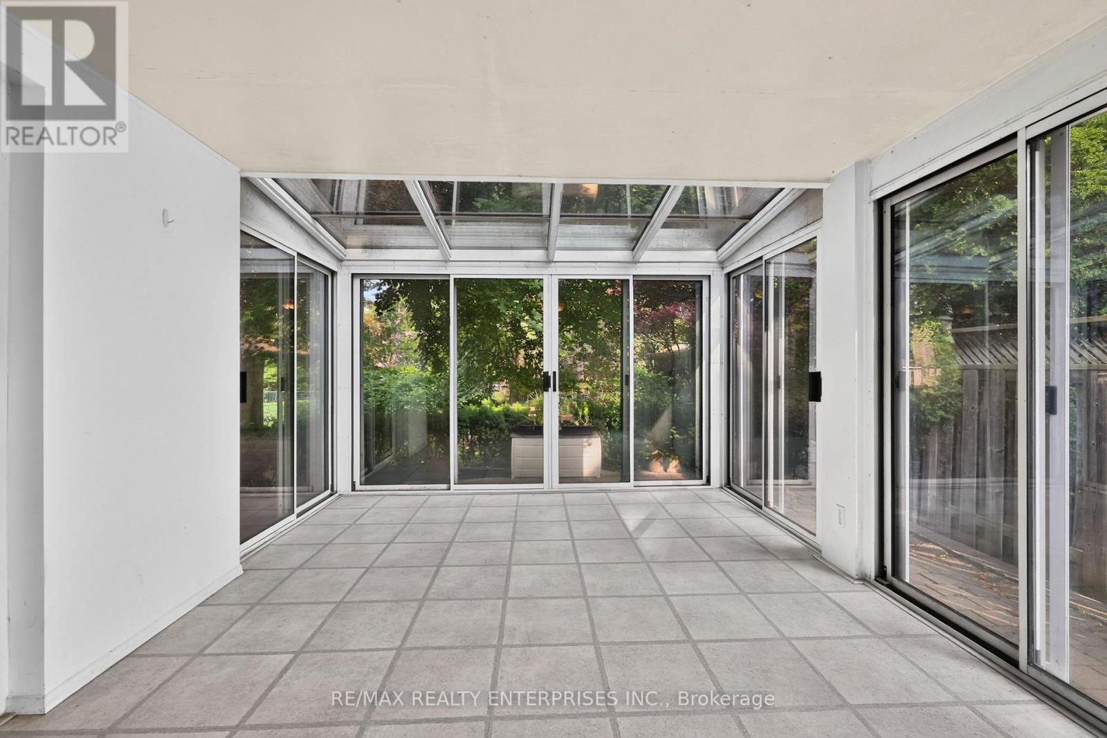 975 Cresthampton Lane, Mississauga, ON - With Exterior