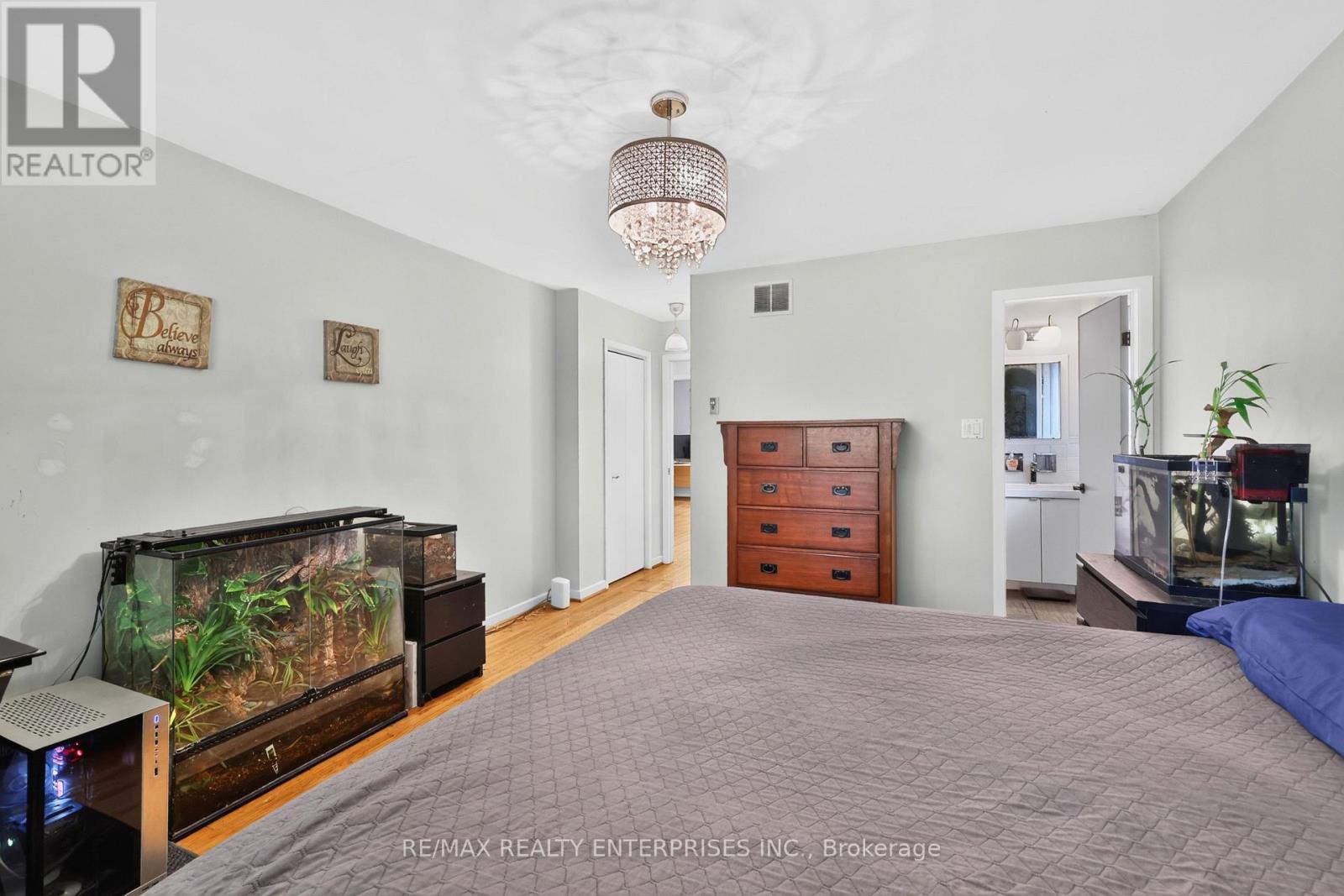 975 Cresthampton Lane, Mississauga, ON - Indoor Photo Showing Bedroom