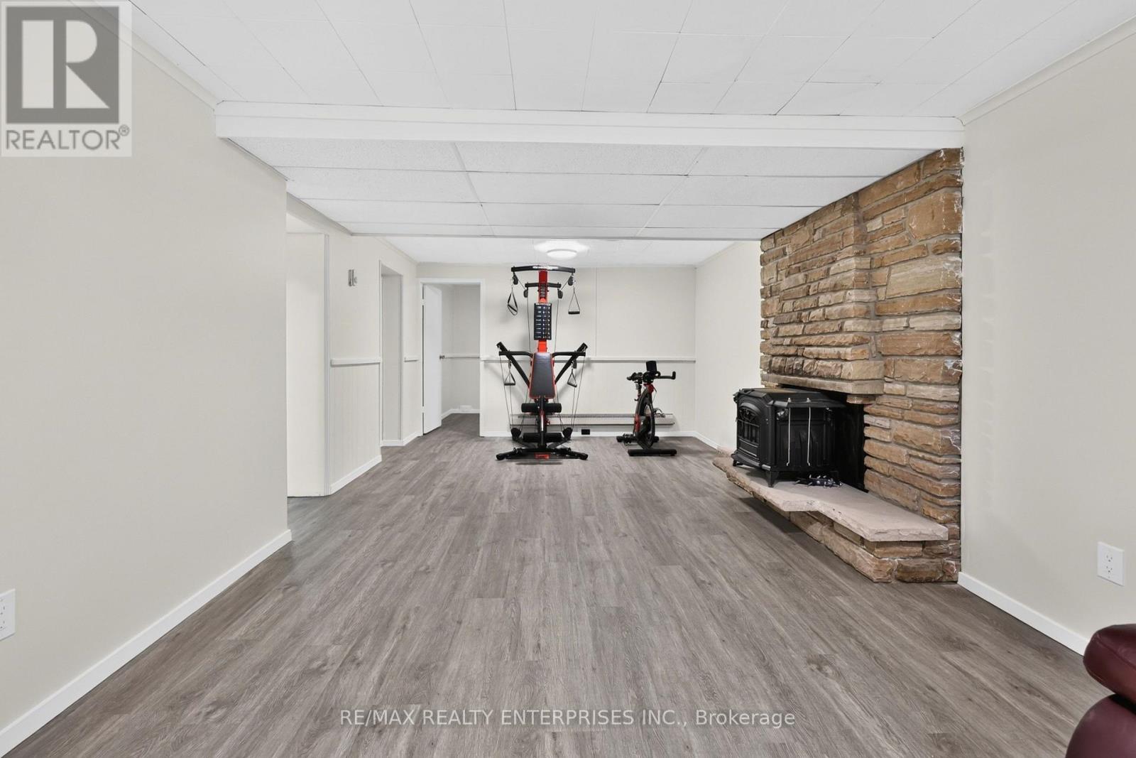 975 Cresthampton Lane, Mississauga, ON - Indoor With Fireplace