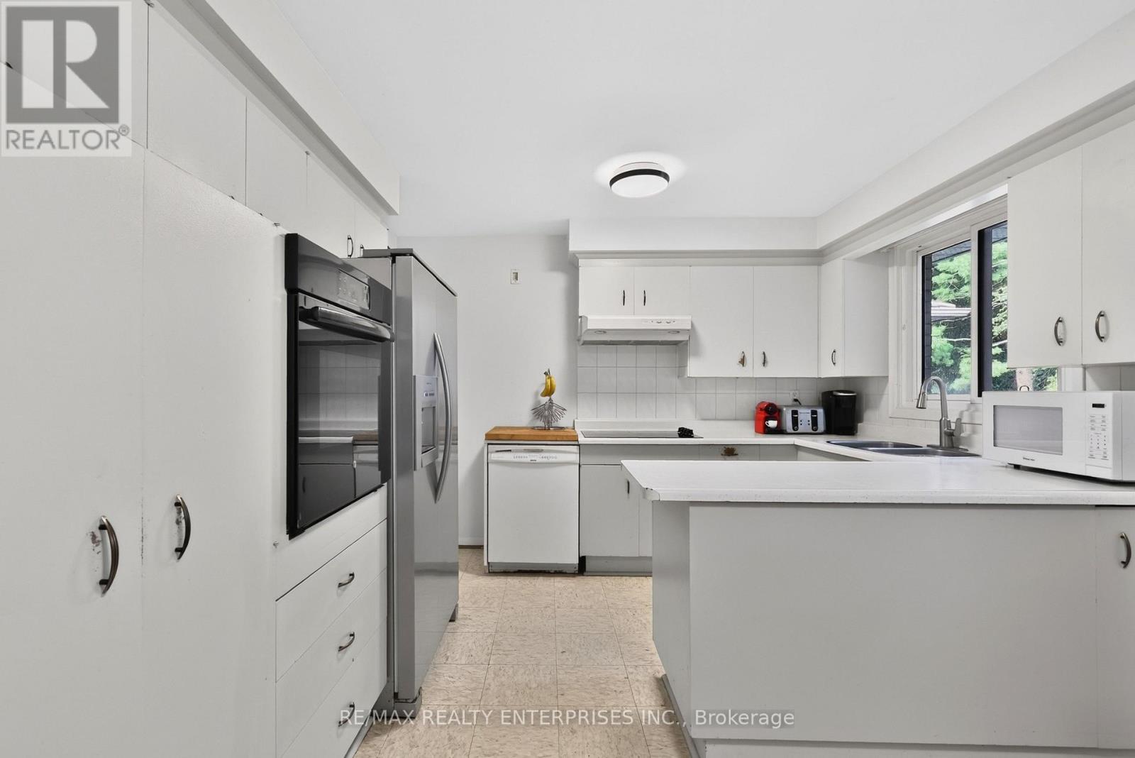 975 Cresthampton Lane, Mississauga, ON - Indoor Photo Showing Kitchen