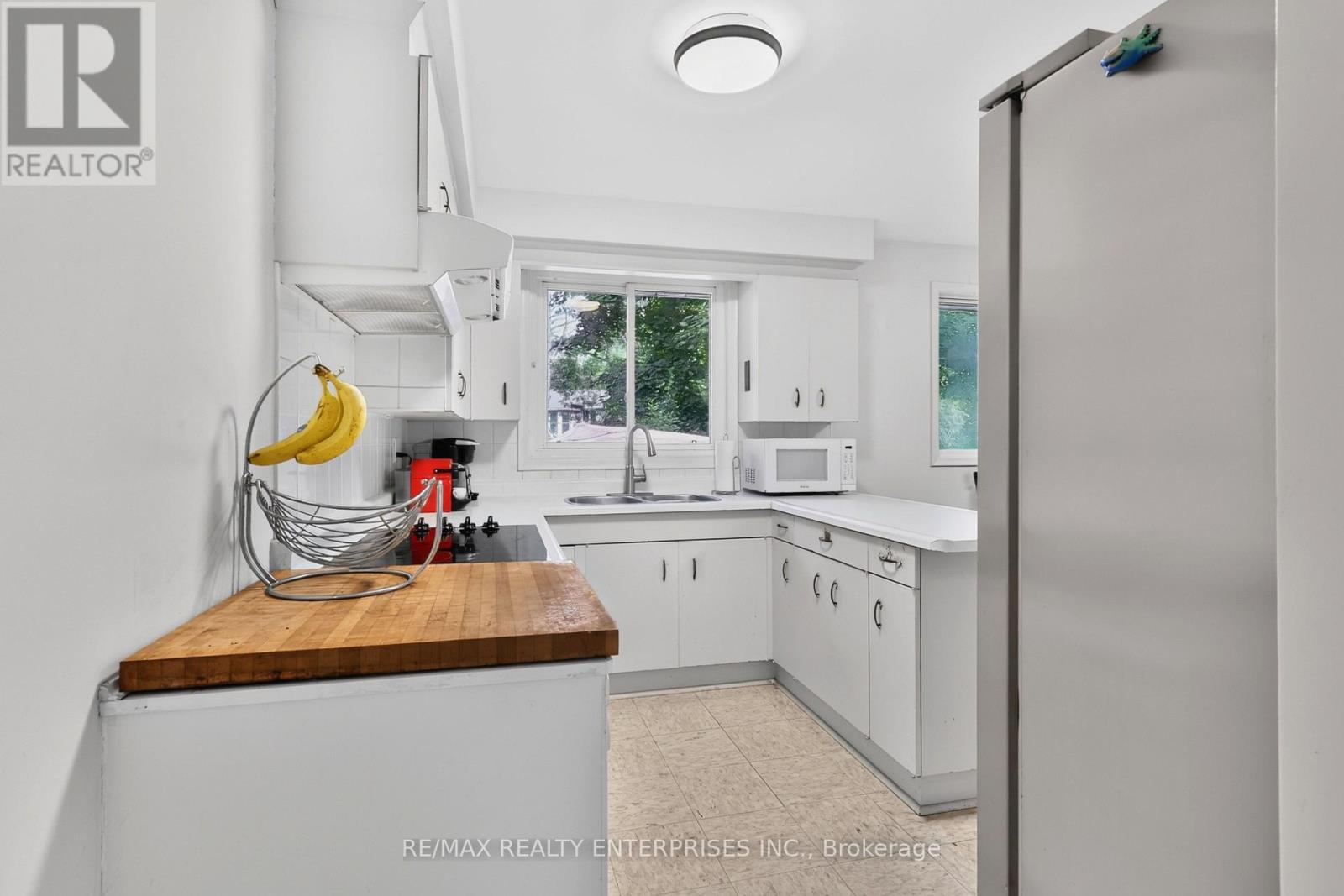 975 Cresthampton Lane, Mississauga, ON - Indoor Photo Showing Kitchen
