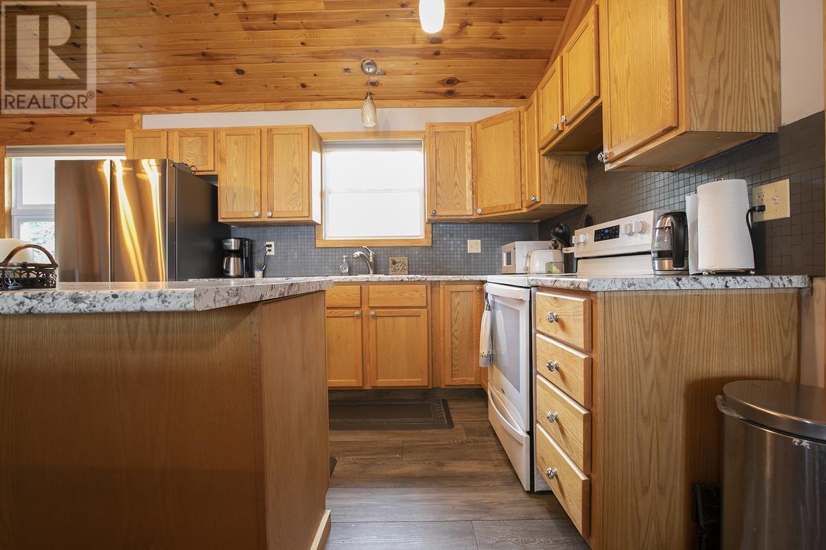30A Stoney Point Rd, Batchawana Bay, ON - Indoor Photo Showing Kitchen