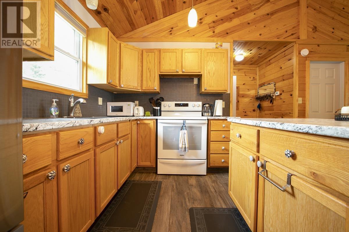 30A Stoney Point Rd, Batchawana Bay, ON - Indoor Photo Showing Kitchen