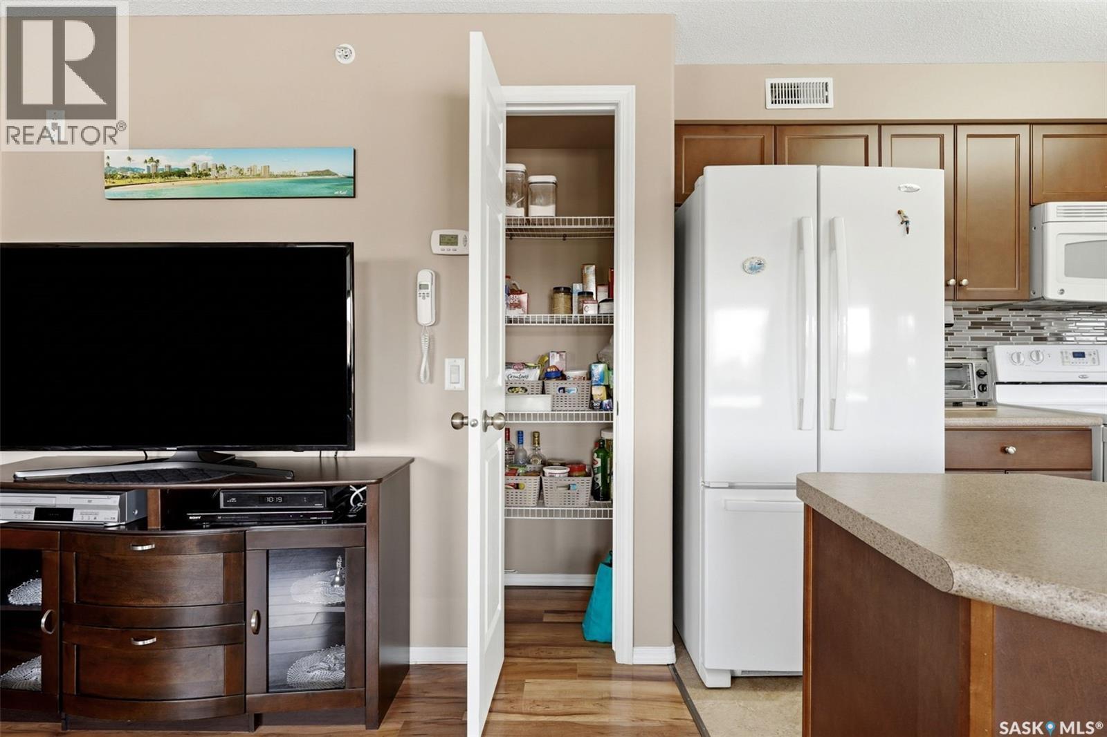 303 6709 Rochdale Boulevard, Regina, SK - Indoor Photo Showing Kitchen