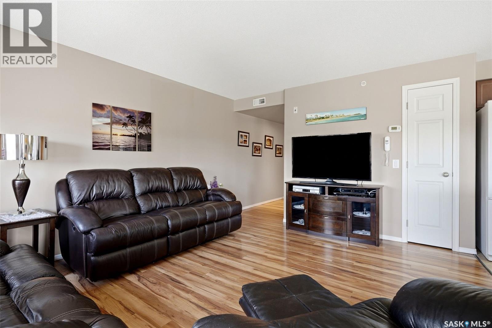 303 6709 Rochdale Boulevard, Regina, SK - Indoor Photo Showing Living Room