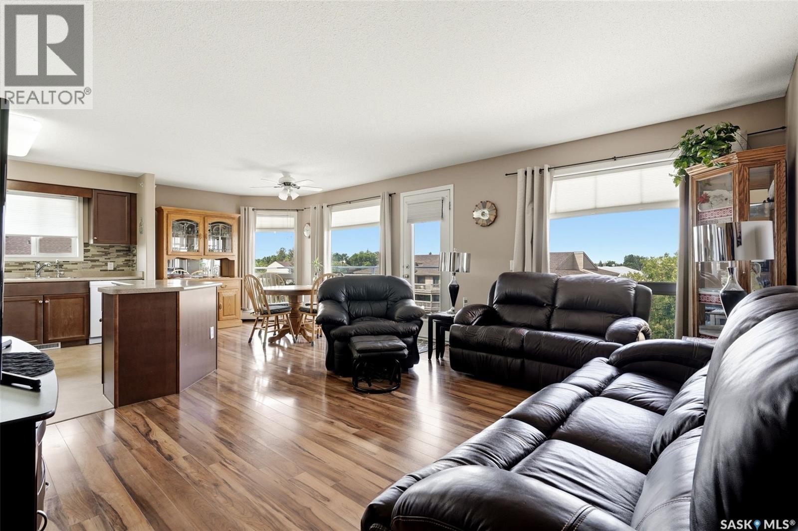303 6709 Rochdale Boulevard, Regina, SK - Indoor Photo Showing Living Room