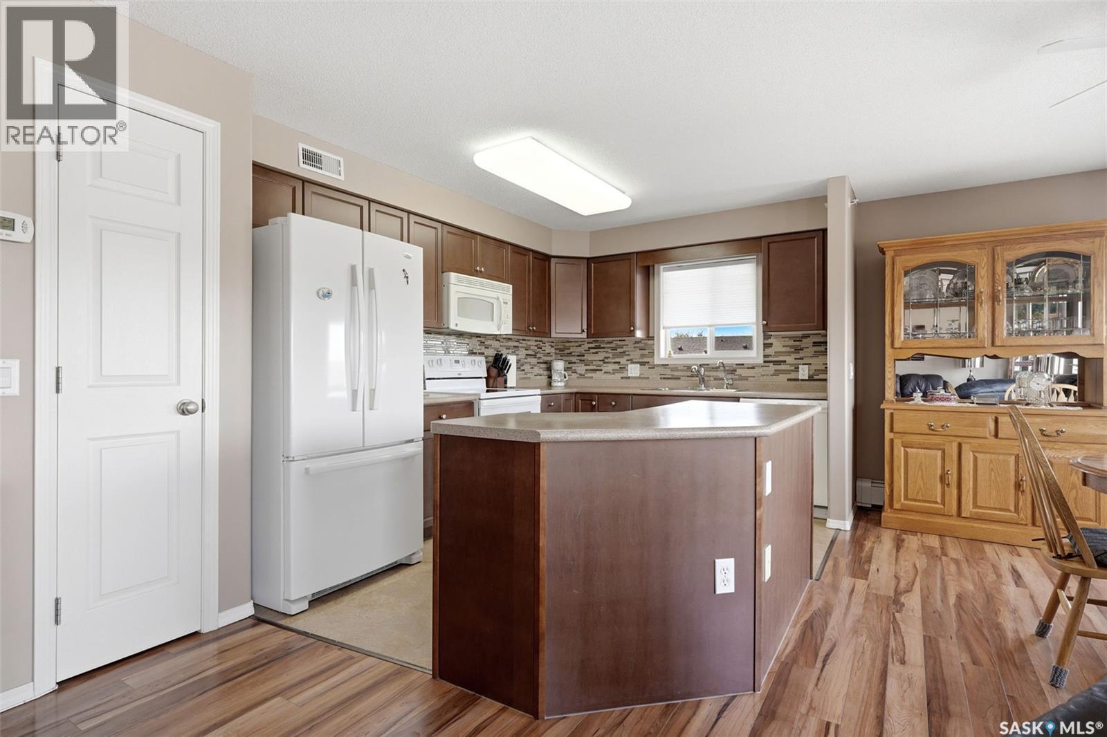 303 6709 Rochdale Boulevard, Regina, SK - Indoor Photo Showing Kitchen