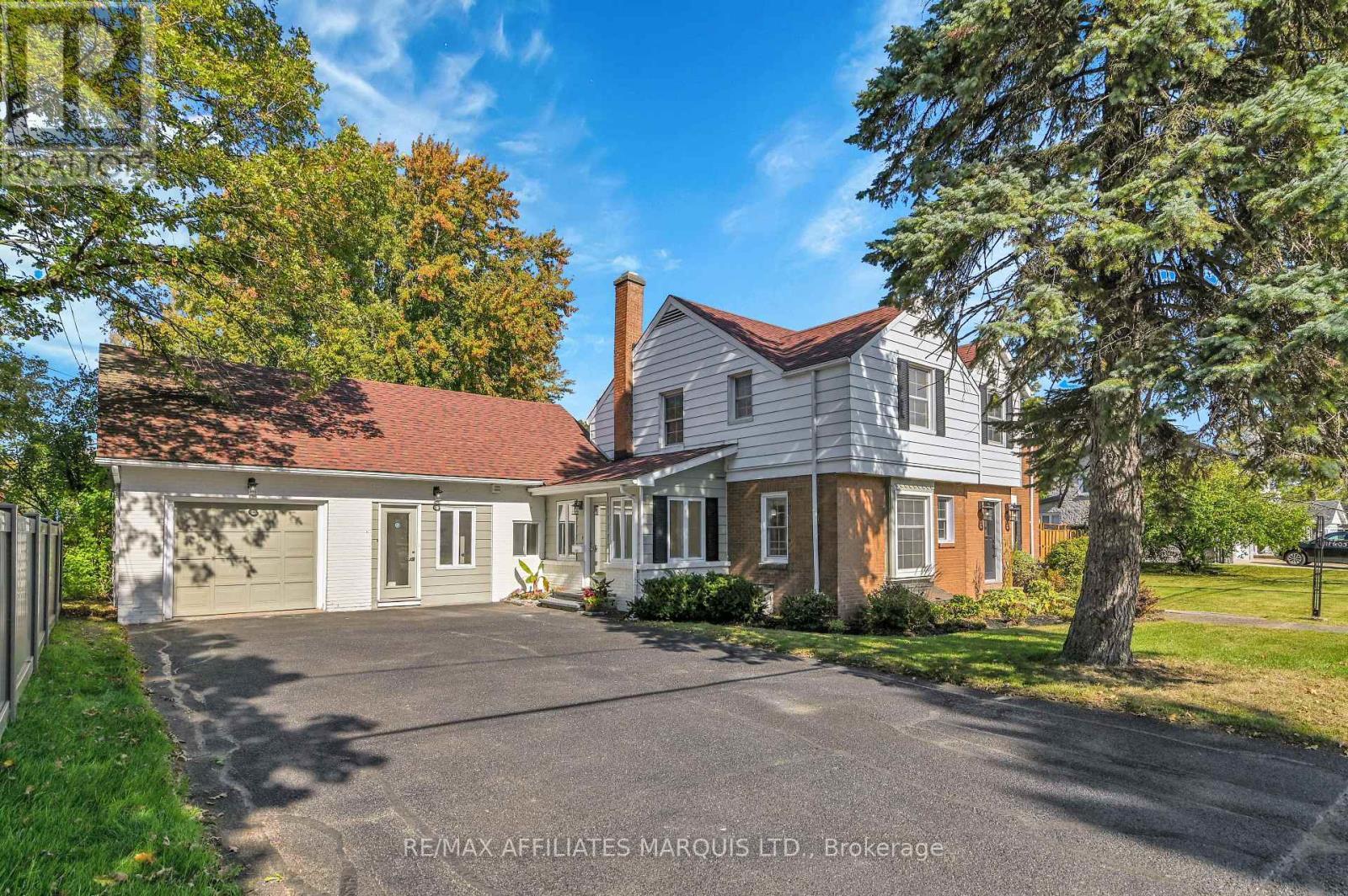 1603 Peter Street, Cornwall, ON - Outdoor With Facade