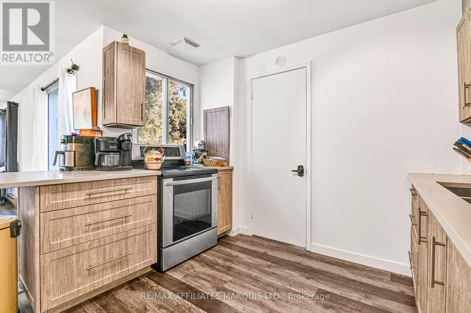 1603 Peter Street, Cornwall, ON - Indoor Photo Showing Kitchen
