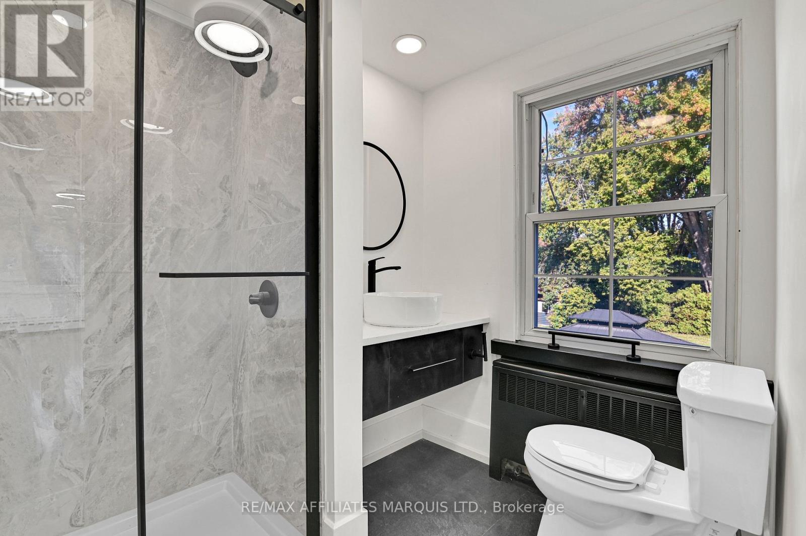 1603 Peter Street, Cornwall, ON - Indoor Photo Showing Bathroom