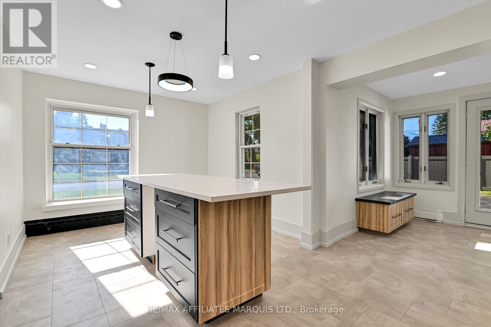 1603 Peter Street, Cornwall, ON - Indoor