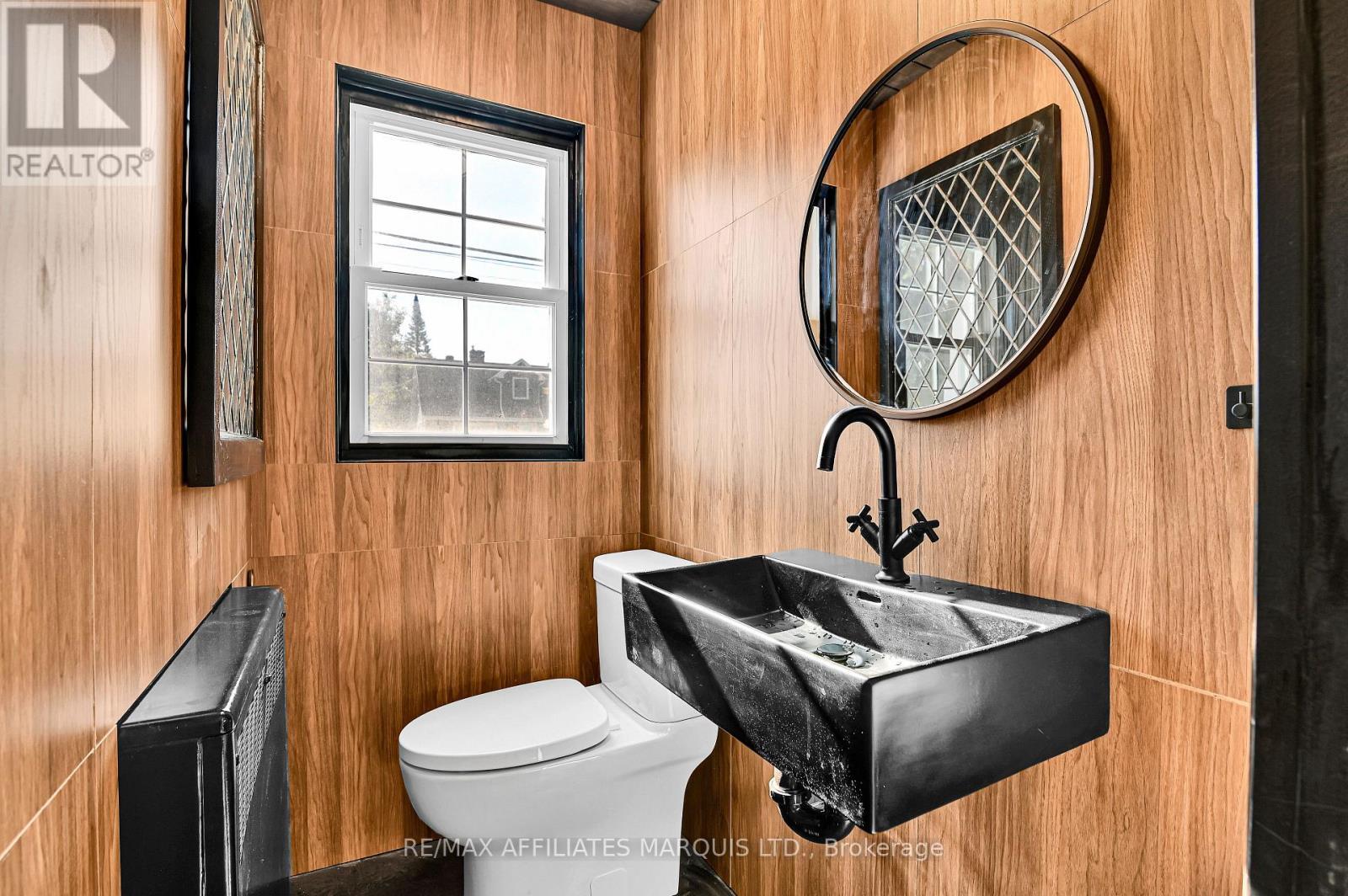 1603 Peter Street, Cornwall, ON - Indoor Photo Showing Bathroom
