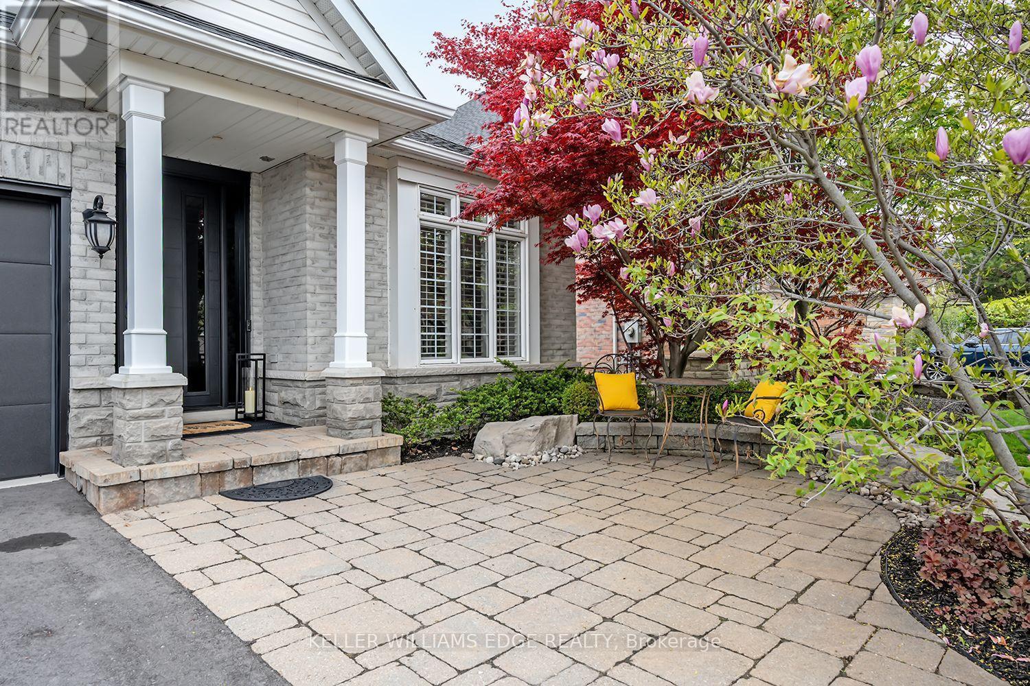 Front courtyard - 4285 Couples Crescent, Burlington, ON - Outdoor