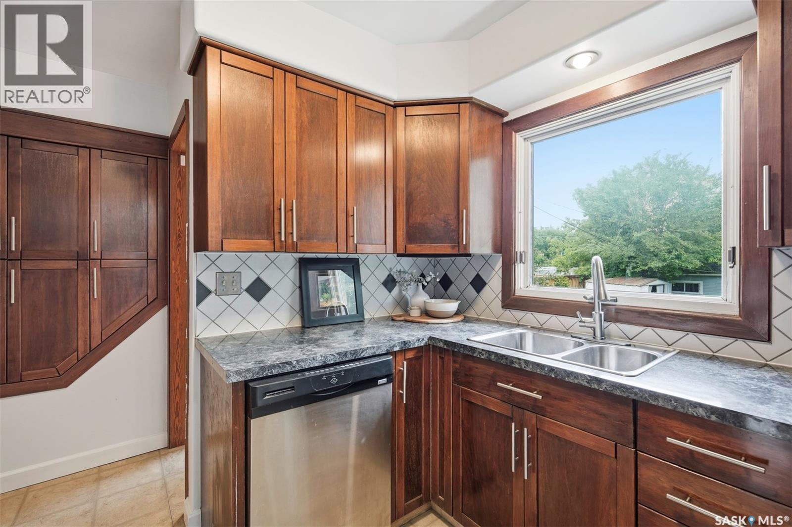 1318 B Avenue N, Saskatoon, SK - Indoor Photo Showing Kitchen With Double Sink