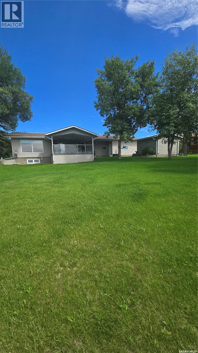 61 Moir Drive, Oxbow, SK - Outdoor